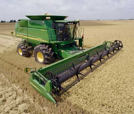 JD Combine.This is a either a 9670,9770 or 9870 STS Bullet Rotor combine John Deere Pictures, Agriculture Machine, Types Of Farming, John Deere Combine, John Deere Tractors Farms, Agriculture Machinery, Ranch Farm, Combine Harvester, Agriculture Farming