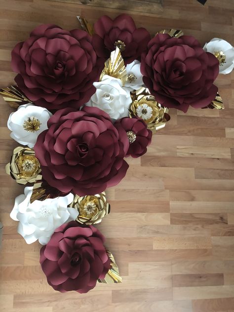 Burgundy And Gold Backdrop, Maroon And Gold Graduation Party Ideas, Gold Paper Flowers, Paper Flower Backdrop Wedding, Flower Backdrop Wedding, Paper Flower Patterns, Gold Wall Decor, Paper Flower Wall Decor, Paper Flower Decor