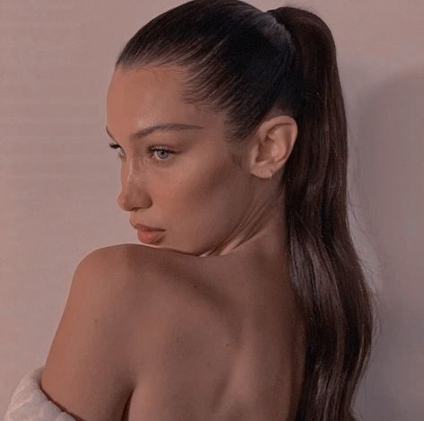 bella hadid icons layout header gigi hadid family model celebrity Bella Hadid Nose, Mrs Bella, Sherilyn Fenn, Beauty Crush, Brunette Bob, Perfect Nose, Brunette Balayage, Hair Color Pastel, Lob Hairstyle