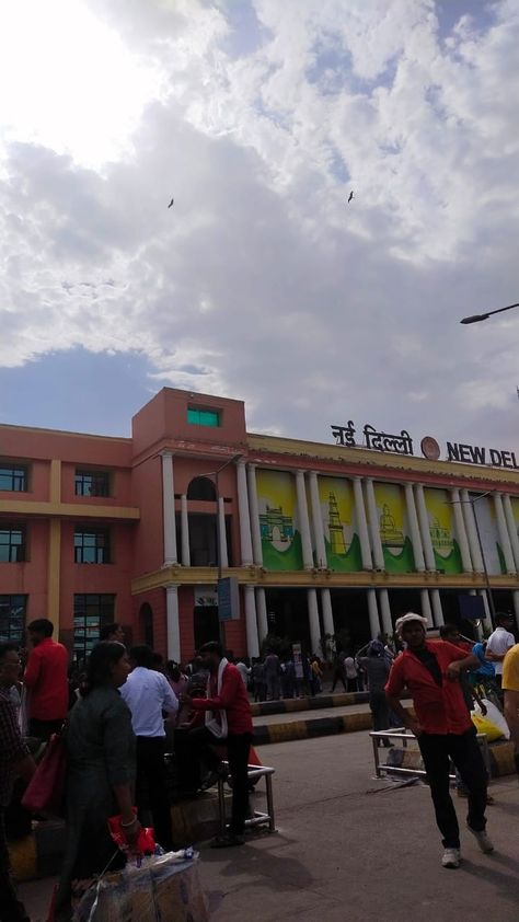 Delhi Station Snap, Delhi Railway Station Snapchat, Station Snap, Delhi Places, New Delhi Railway Station, Coffee Cake Recipes Easy, Bath Aesthetic, City Life Photography, Happy Birthday Frame