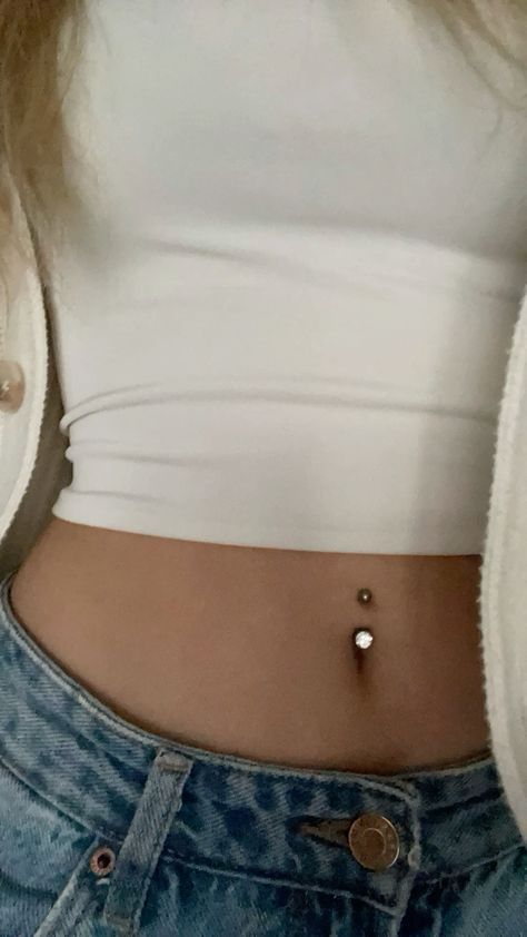 Belly Button Piercing Summer, Classy Belly Button Piercing, Belly Piercing On Chubby Stomach, Belly Piercing Outfits, Tummy Piercing, Belly Piercing Ideas, Bottom Belly Button Piercing, Double Belly Piercing, Belly Button Piercing Cute