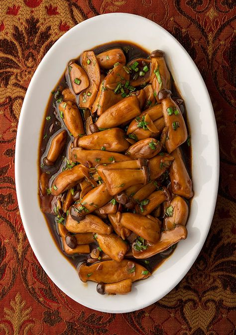 Chinese Braised Mushrooms Recipe - How to Braise Mushrooms Braised Mushrooms Chinese, Asian Style Mushrooms, Chinese Mushroom Recipes, Chinese Buffet Mushrooms, Mushroom Recipes Chinese, Chinese Mushrooms Recipes, Beech Mushroom Recipe, Kikurage Mushroom, Asian Mushroom Recipes