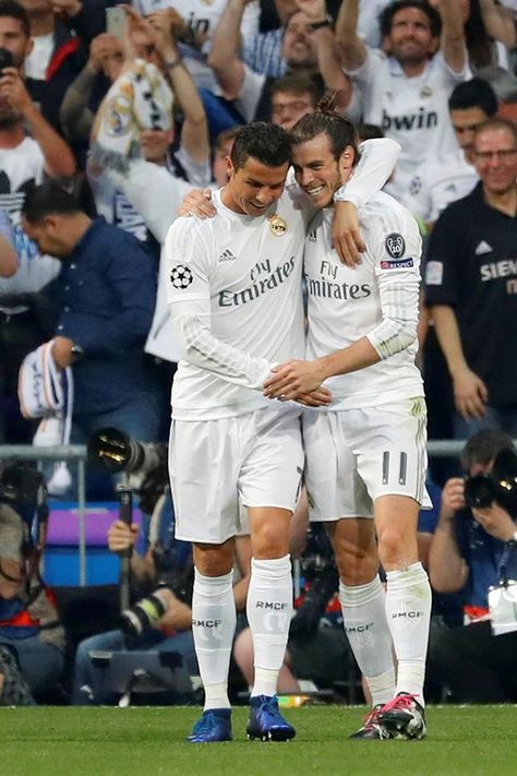 Ronaldo And Bale, Ronaldo Bale, Real Madrid Gareth Bale, Planet Photo, Real Madrid Photos, Ronaldo Quotes, Ronaldo Juventus, Real Madrid Wallpapers, Madrid Wallpaper