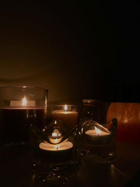 Dark Warm Aesthetic, Candle Aesthetic Cozy Dark, Bright Academia Aesthetic, Candles Aesthetic Cozy, Lantern Aesthetic, Cozy Hygge, Cozy Aesthetic, Candle Aesthetic, Academia Aesthetic