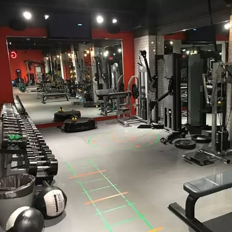 Basement Gym Ideas, Gym Basement, College Workout, Home Gym Basement, Garage Gym Ideas, Gym Design Interior, Dream Home Gym, Dream Gym, Home Gym Garage