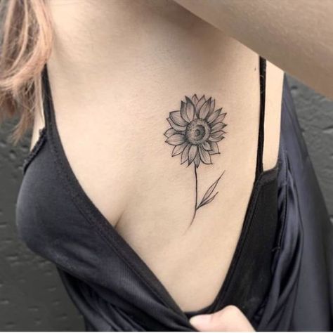 Feminine Shoulder Tattoos, Flower Tattoo Ideas, Tattoo Flowers, Plant Tattoo, Airbrush App, Unique Tattoo Designs, Women's Tattoo, Phoenix Tattoo, Sunflower Tattoo