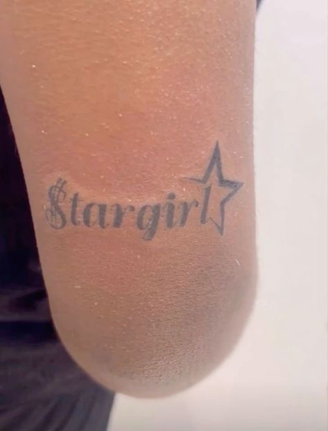 Arm Sleeve Tattoos For Women, Small Girly Tattoos, Cute Hand Tattoos, Pretty Hand Tattoos, Black Girls With Tattoos, Small Pretty Tattoos, Writing Tattoos, Tasteful Tattoos, Tattoos For Black Skin