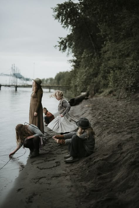 Moody Forest Family Photoshoot, Moody Family Photography, Adventure Family Photography, Viking Family Photoshoot, Emotive Family Photography, Family Photoshoot Forest, Family Forest Photoshoot, Forest Family Photos, Cinematic Family Photography