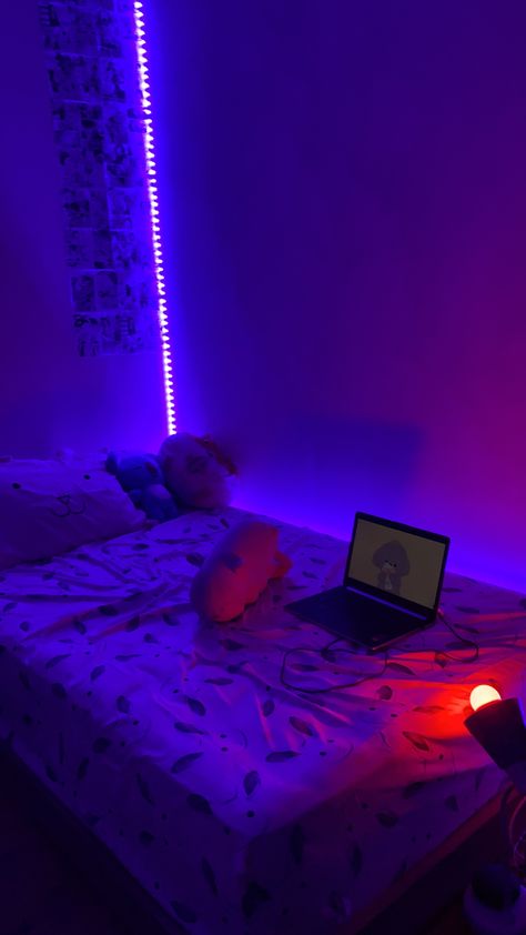 Low Budget Room Decor, Tiny Room Ideas Bedrooms, Small Room Ideas Aesthetic, How To Keep Your Room Clean, Budget Aesthetic, Uni Bedroom, Small Led Lights, Tiny Room, Future Room