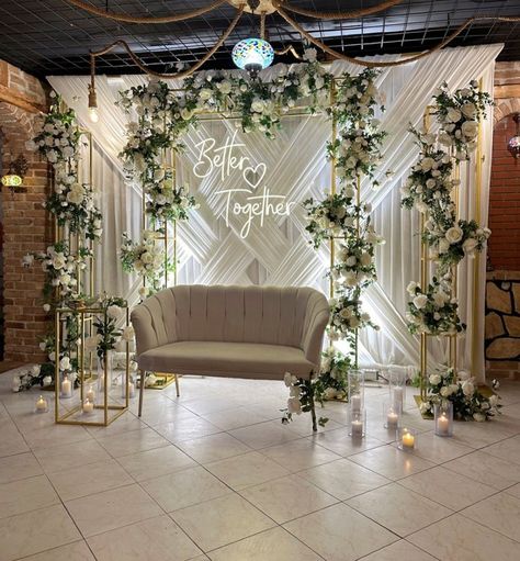 Elegant Engagement Decor, Simple Home Wedding Decor, Indoor Engagement Decorations, Green Wedding Background, 25th Anniversary Decor, Asian Wedding Decor, Nikah Decor, Wedding Lunch, Engagement Decor