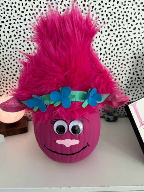 Pink pumpkin, trolls, halloween, paint, googly eyes. Pumpkin Decorating Contest, Painted Pumpkins, Pumpkin Decorating, Halloween Pumpkins, Poppies, Halloween