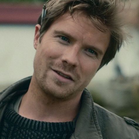 Joe Dempsie, Heartbreak High, Celebrity Crush, Character Inspiration, Actors & Actresses, Eye Candy, Actresses, Actors, Moon