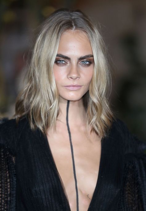 Cara Delevingne Hair, Date Night Hair, Hair Orange, Coloring Images, Summer Haircuts, Ash Blonde Hair, Blonde Hair Inspiration, Hair Bangs, Summer Ideas