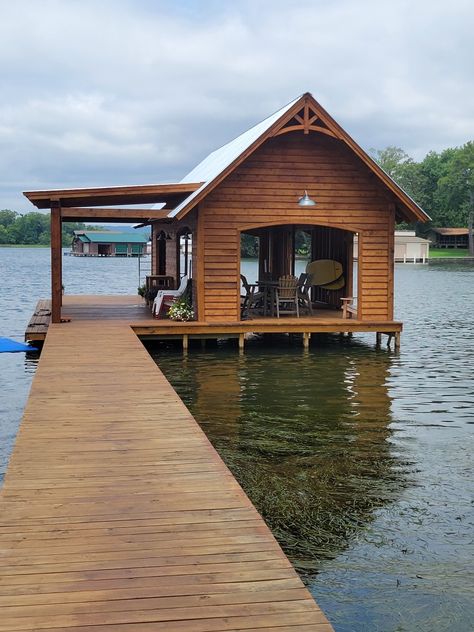 Boat Houses And Docks, Small Boat House Ideas Lakes, Small Boathouse, Lakehouse Dock, Fishing Piers Ideas, Boathouse Ideas, Boat Dock Ideas, Boat House Ideas Lakes, Boat House