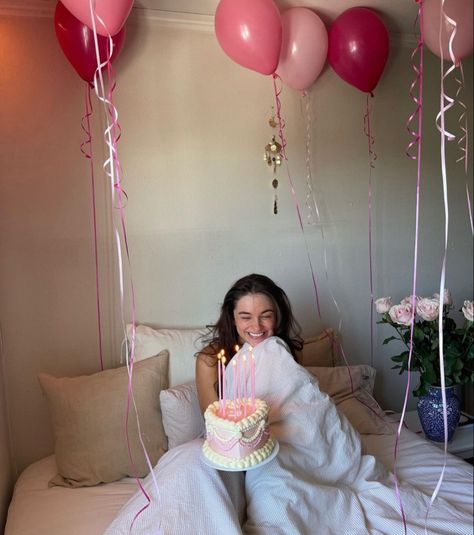 Birthday Wishes Princess, Birthday Selfie, Birthday Morning, Sweet Sixteen Birthday Party Ideas, Cute Birthday Pictures, 21st Birthday Photoshoot, Cute Birthday Ideas, Birthday Babe, Birthday Inspo