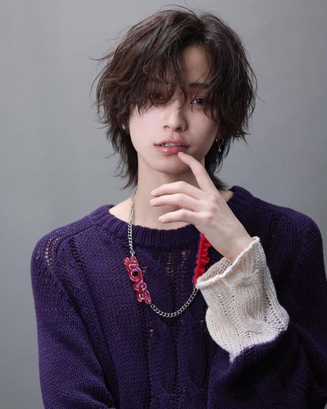 Male Longer Hairstyles, Men Aesthetic Pose, Shoulder Length Hair Masculine, Haircuts Oval Face Long, Korean Haircut For Heart Shaped Face, Boy Short Haircut For Women, Middle Part Haircuts Women, Miyamura Haircut, Asian Middle Part Hair Men