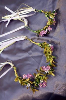 bits and pieces: DIY: Floral Head Wreaths Diy Ren Fest Costumes, Head Wreaths Floral, Ren Faire Accessories Diy, Fairy Headpiece Diy, Diy Floral Headpiece, Wire Bunny, Wreath Ideas Diy, Flower Headband Diy, Floral Head Wreath