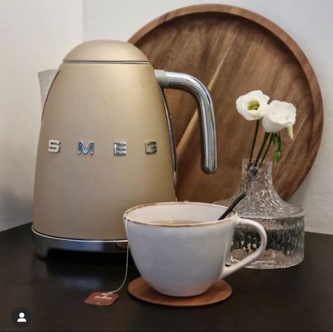 Smeg Kettle, Pink Fridge, Smeg Kitchen, Kitchen Appliances Design, English Collocations, Cooking Stuff, Kitchen Aesthetic, Water Kettle, Water Heating