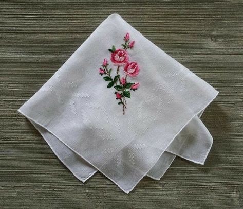 Ancient Accessories, Pink Roses Bouquet, Handkerchief Embroidery, Embroidered Hankies, Embroidered Pillows, Color Drawing Art, Pink Rose Bouquet, Heart Iphone Wallpaper, Vintage Handkerchief