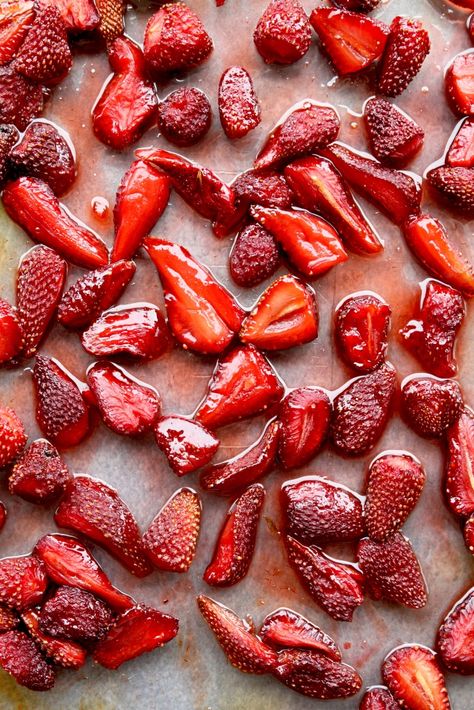 Honey Roasted Strawberries, Honey And Strawberries, Goldenberry Recipes, Roasted Berries, Oven Dried Strawberries, Roasted Fruit, Honey Strawberry, Thyme Seasoning, Honey Dessert