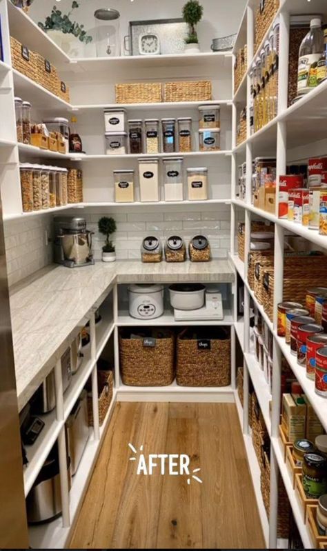 Desain Pantry Dapur, Pantry Closet Design, Ikea Desk Hack, Pantry Decor, Plan Villa, Zits Popping, Desain Pantry, Pantry Remodel, Kitchen Decor Inspiration