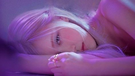 rosé pics on Twitter: "Her range is INSANE… " Aesthetic Park, Blackpink Rosé Icons, Icons Blackpink, Aesthetic Blackpink, Rose Aesthetic, Wallpaper Notebook, Blackpink Aesthetic, Rose Purple, Rosé Aesthetic