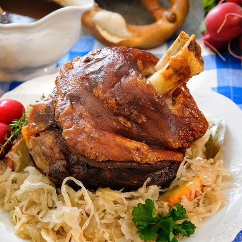 Easy German Recipes, German Food Authentic, Mennonite Recipes, Bavarian Recipes, Salted Potatoes, Bread Dumplings, Pork Knuckle, Roasted Pork, German Recipes