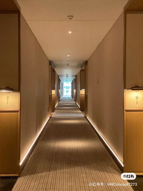 Corridor Apartment, Corridor Hotel Design, Hotel Room Corridor, Hotel Passage Ceiling Design, Modern Hotel Corridor Design, Green Lobby, Hotel Corridor Design, Hotel Corridor Lighting, Hotel Hallway