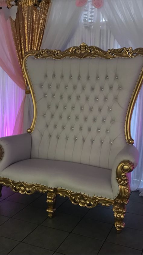 Quince Thrown Chair, Quinceanera Chairs Ideas, Quince Chair, Quinceanera Chair, Princess Chair, Throne Chairs, Personal Things, Throne Chair, Bench Decor