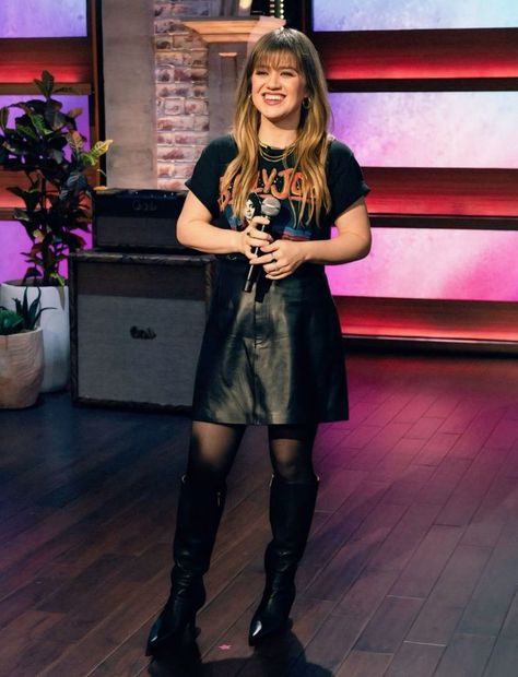 Kelly Clarkson Style Outfits, Kelly Clarkson Style, Kelly Clarkson Outfits, Fem Fashion, Collage Project, Rock Star Outfit, Edgy Chic, Michelle Williams, Badass Women