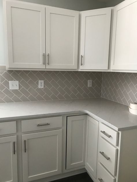 Diagonal offset 3X6 kitchen Backsplash Kitchen Backsplash Images, Tile Layout Patterns, Gray Kitchen Backsplash, Backsplash Kitchen White Cabinets, White Kitchen Paint, Kitchen Curtains And Valances, Brick Backsplash Kitchen, Freestanding Kitchen Island, Backsplash Patterns