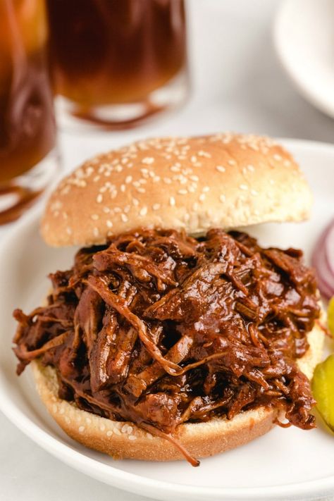 Barbecued Beef Sandwiches, Shaved Steak Recipe, Shredded Beef Sandwiches, Bbq Beef Sandwiches, Slow Cooker Shredded Beef, Shredded Beef Recipes, Beef Barbecue, Beef Sandwich Recipes, Bbq Chips