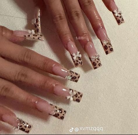 Nails Acrylic Gemstone, Romeo Santos Nails, 2yk Nails Ideas, Nail Inspo With Thumb, Old French Tip Nails, Dd Osama Nails, Y2k Bling Nails, Y2k Animal Print Nails, Short Square Nails With Charms