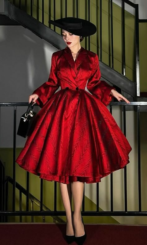 50s Gowns Evening Dresses, Vintage Velvet Dress 1950s, Red 1940s Dress, 1950s Fashion Women Dresses Classy, Retro Glamour Aesthetic, Old Hollywood Red Dress, Classic Dress Vintage Classy, Vintage Dresses 50s 1950s Fashion Classy, Vintage Red Dress Aesthetic