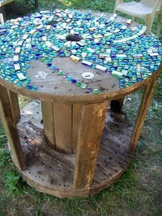 Diy Mosaic Garden, Funky Garden, Spool Tables, Mosaic Garden Art, Mosaic Stained, The Colors Of The Rainbow, Wooden Spools, Mosaic Table, Mosaic Garden