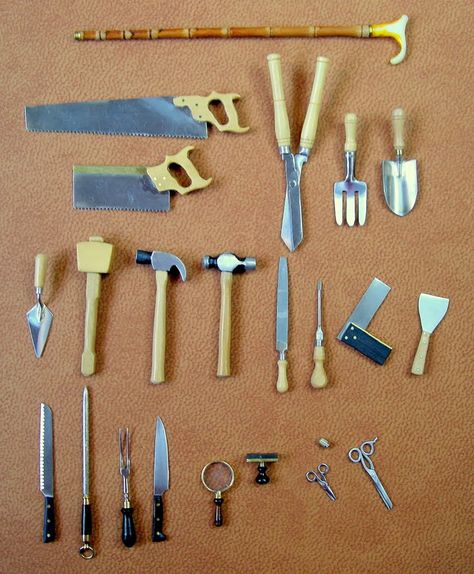 Wonderful collection of miniature "tools" of all sorts... Miniature Tools, Crea Fimo, Dollhouse Miniature Tutorials, Miniature Collection, Doll House Crafts, Dollhouse Miniatures Diy, Miniature Projects, Hedge Trimmers, Walking Cane