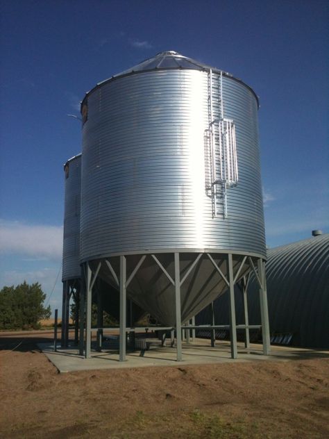 A look at different ways to seal a grain bin from the elements (farm situations only). Also how to install wedge anchor bolts. Grain Bin House, Bin House, Grain Bins, Types Of Concrete, Anchor Bolt, Concrete Pad, Spray Foam Insulation, Spray Foam, Diy Cans