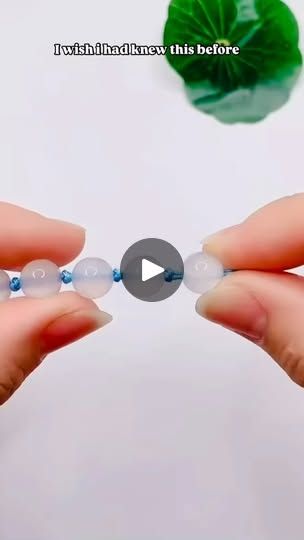 Stretch Bracelet Tutorial, Sonja Henie, Jewelry Hacks, Knot Tying, Beads Craft Jewelry, Trending Bracelets, Biker Art, Jewelry Knots, Easy Diy Jewelry