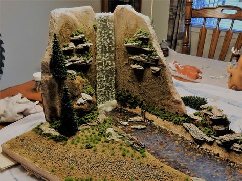 https://flic.kr/p/2g9oird | Model Horse Diorama by Eagle Nest "Shoshone Water Falls" traditional scale near completion.... Breyer Diorama, Horse Diorama, Eagle Nest, Horse Stable, Horse Inspiration, Doll House Crafts, Water Falls, Horse Diy, Custom Horse