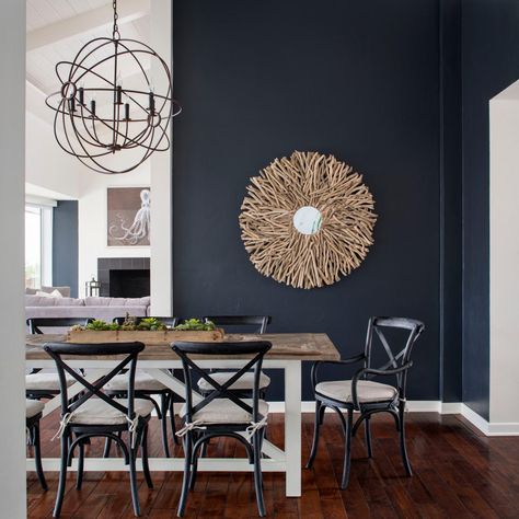 Not quite sold on black in your home? See how dark shades of color add drama to these seven rooms. Navy Blue Walls, Country Table, Minimalist Dining Room, Dark Walls, Contemporary Dining Room, Blue Rooms, Natural Home Decor, Decor Guide, Dining Room Ideas