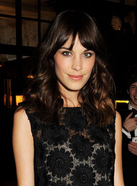 Bangs Hairstyles For A Long Face, Alexa Chung Hair, Celebrity Bangs, Alex Chung, Girls Hair Style, Hot Hairstyles, Hairstyles Trending, 1950s Hairstyles, Alexa Chung Style