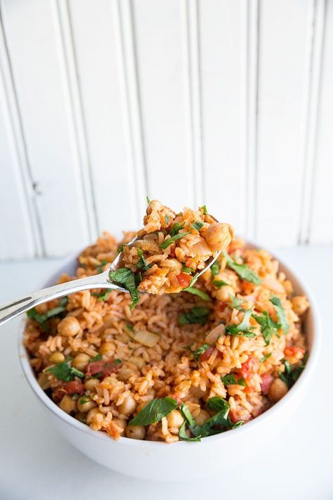 Chickpeas And Rice Recipe, Spanish Chickpeas, Chickpea And Rice Recipe, Chickpeas And Rice, Vegan Chickpea Recipes, Spanish Kitchen, Rice Recipes For Dinner, Vegan Rice, Vegan Recipes Videos