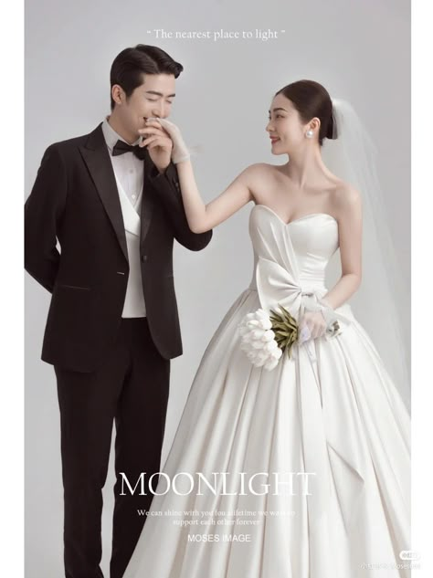 Korean Prewedding Photography, Homemade Dresses, Korean Bride, Unconventional Materials, Asian Wedding Photography, Korean Wedding Photography, Pre Wedding Photoshoot Outfit, Wedding Photo Studio, Foto Wedding