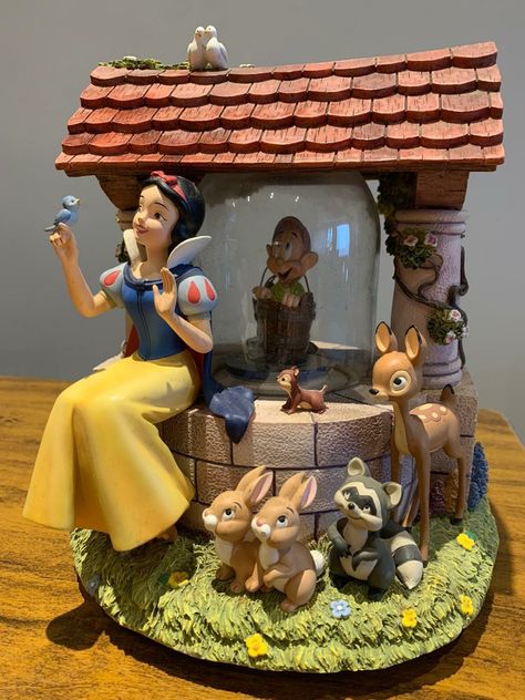 Disney Clay Art, Snow White Christmas, Disneysea Tokyo, Cold Porcelain Tutorial, Disney Snowglobes, Disney Room Decor, Disney Figures, Disney Souvenirs, Disney Rooms