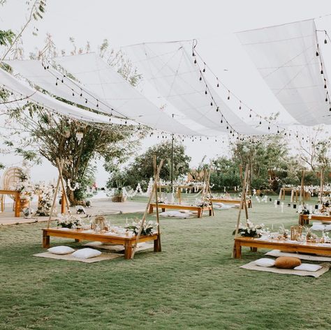 Outdoor Party Decor, Outdoor Restaurant Design, Pool Wedding, Australian Wedding, Outdoor Party Decorations, Outdoor Cafe, Garden Cafe, Bali Wedding, Wedding Tables