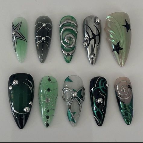 Hatsune Miku Nails, Summer Goth Nails, Cyberpunk Nails, Ongles Goth, Dark Green Nails, Fake Nails Designs, Punk Nails, Goth Nails, Grunge Nails