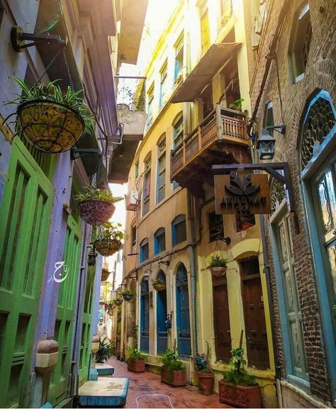 Lahore Walled City, Walled City Lahore Photography, Androon Lahore Aesthetic, Lahore Architecture, Walled City Lahore, Androon Lahore, Pakistan Aesthetic, Housing Inspiration, Islamic City