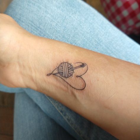 Yarn And Needles Tattoo, Knitting Needle Tattoo Ideas, Sewing And Crochet Tattoo, Crochet Heart Tattoo, Small Crochet Tattoo, Crochet Tattoos For Women, Yarn Tattoo Crochet, Crochet Hook Tattoo Ideas, Knitting Needles Tattoo