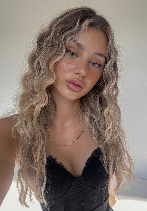 Natural Curly Hair Blonde, Crimped Hair, Blonde Hair Inspiration, Hair Stylies, Hair Stylist Life, Hair Inspiration Color, Hair Inspo Color, Light Hair, Hair Waves