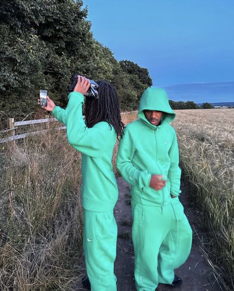 Green Nike Tech Fleece, Sporty Green Tracksuit For Streetwear, Nike Nocta Tracksuit, Nike Tech Fleece Grey And Green, Blue Nike Tech Fleece Tracksuit, Tracksuit Aesthetic, Drake Photos, Street Fits, Streetwear Inspo